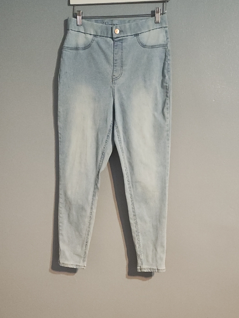 No Boundaries Light Wash Women’s Jeans - Classic Slim Fit